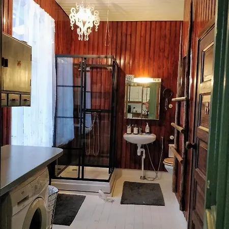 Mansion House Makkyla - Entire Building Holiday home *