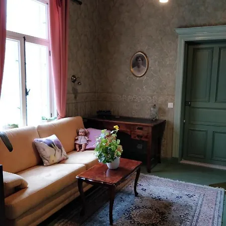 Mansion House Makkyla - Entire Building