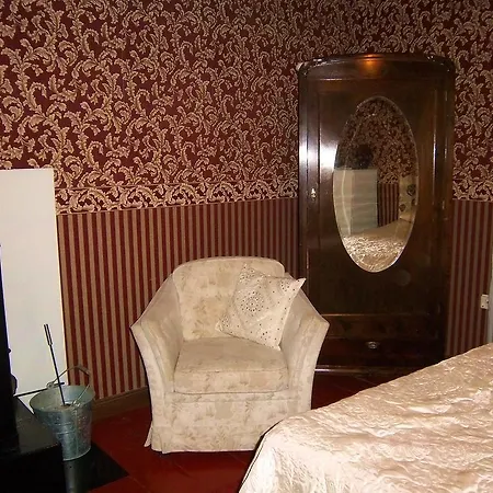 Mansion House Makkyla - Entire Building
